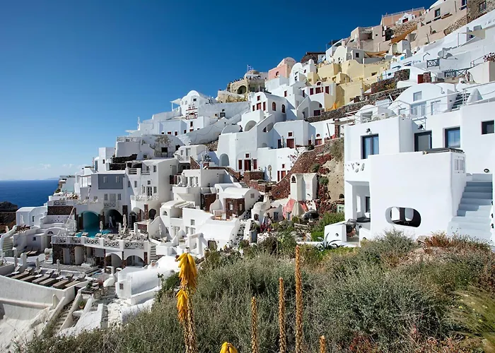Oia Angle Cavehouse